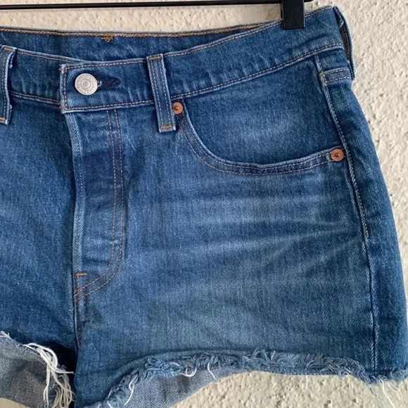 LEVI'S Button Fly 501 Shorts in Back to Your Heart Lightly Size 28 - Picture 3 of 7